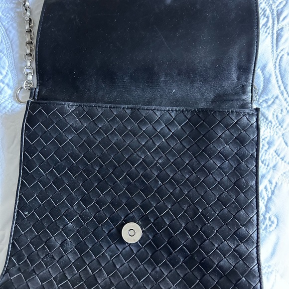 Bottega Veneta Black Woven Shoulder Bag - Picture 3 of 10